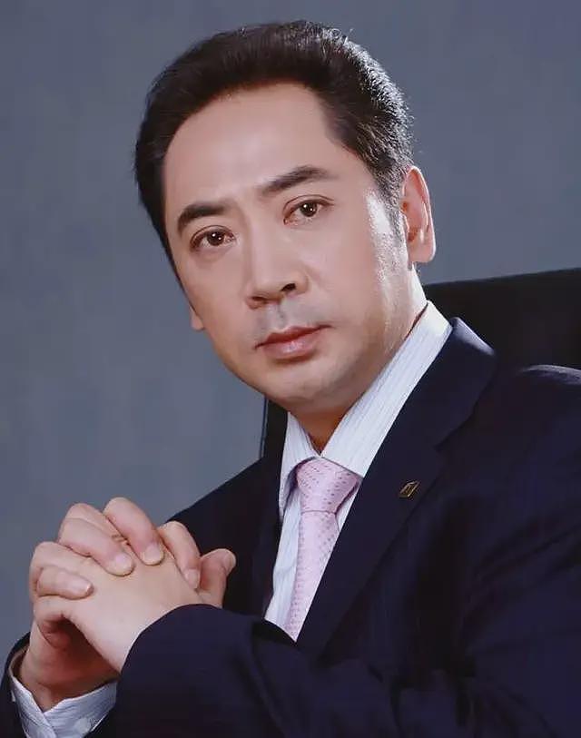知名戏骨为弥补妻子,现场求婚,妻子感动落泪:这一路太不容易了(组图) - 1