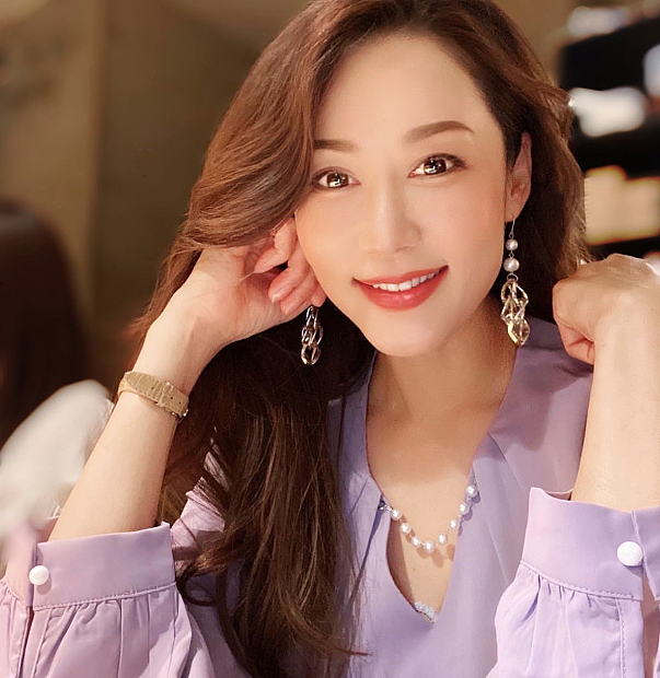 【美女】52岁“日本名媛”像20岁妙龄少女，D罩杯+小蛮腰，身材真绝（组图） - 2