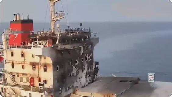 可怕！两艘万吨巨轮遭轮番攻击，发生巨大爆炸，瞬间沉入海底，多人死伤失踪（视频/组图） - 10