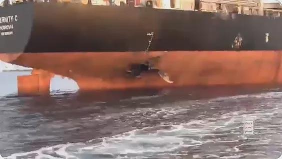 可怕！两艘万吨巨轮遭轮番攻击，发生巨大爆炸，瞬间沉入海底，多人死伤失踪（视频/组图） - 9