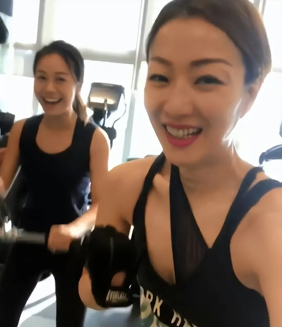 TVB知名主持炮轰三大港姐,暗指几位应被除名,徐子珊也被牵连(组图) - 7