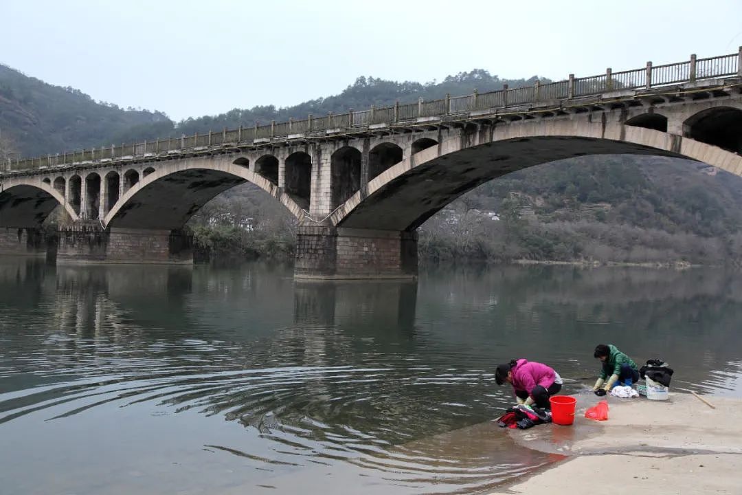 做情感主播的县城女性：赚了打赏，毁了生活（组图） - 4