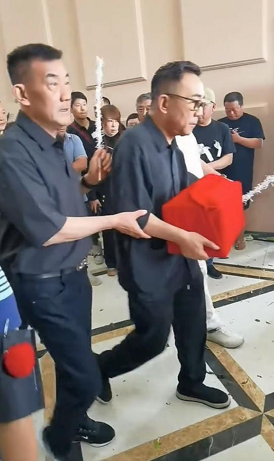 杨少华去世原因系肺衰竭，助理辟谣因高温剪彩猝逝：室外仅待1分钟（组图） - 6