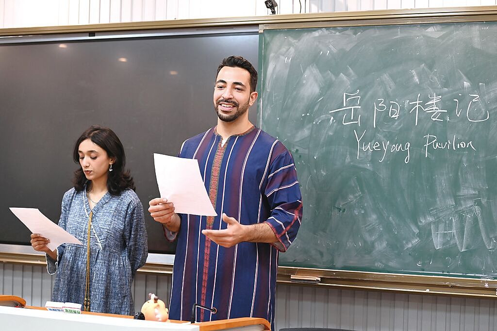 不再吃香！中国多所大学近两年来陆续裁撤英文专业（组图） - 1