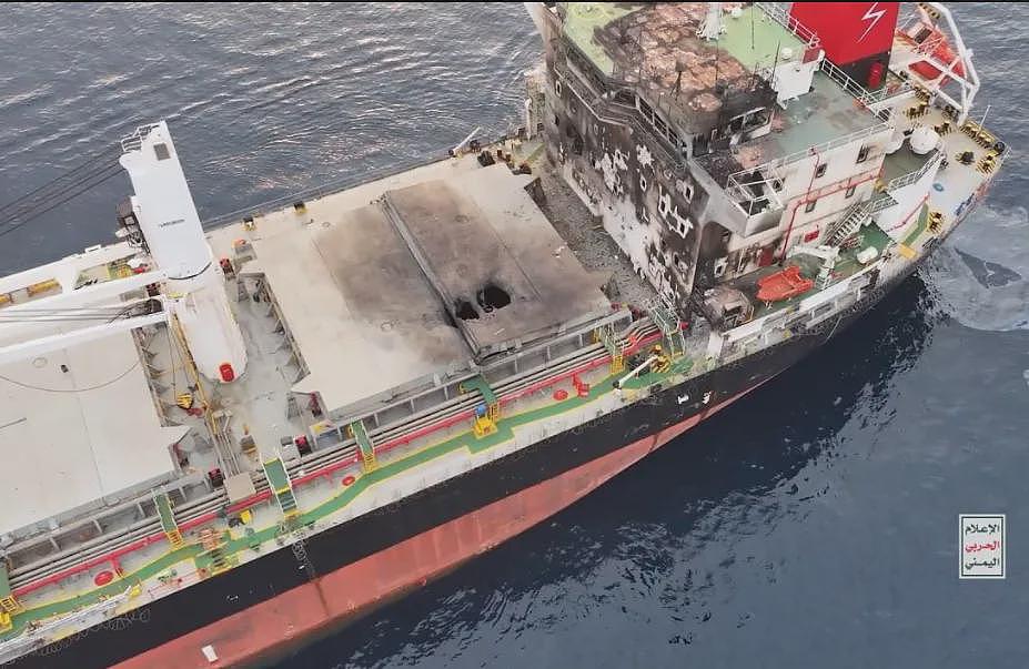 可怕！两艘万吨巨轮遭轮番攻击，发生巨大爆炸，瞬间沉入海底，多人死伤失踪（视频/组图） - 11