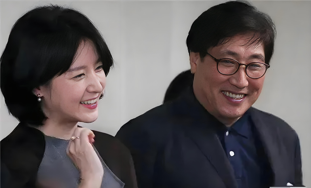 韩国民女神万亿豪门丈夫疑欠巨债？她积极复出带龙凤胎露脸拍VLOG大秀“美满家庭”（组图） - 34