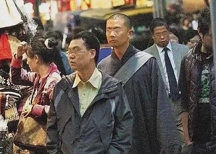 震惊！香港巨星家暴妻子！恋小37岁女友绝不结婚，娶四任妻子出轨老婆闺蜜，晚年中外通吃来者不拒？（组图） - 26
