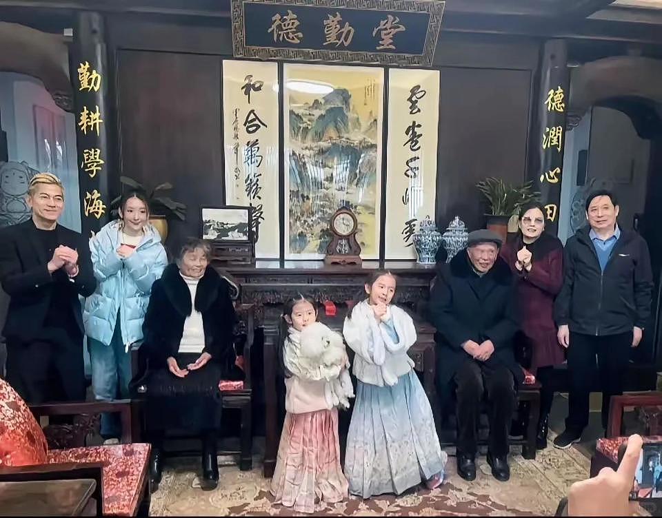郭富城追“子”成功，方媛孕肚被拍，港媒喊话四大天王终有爷爷命（组图） - 15