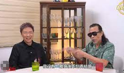 震惊！香港巨星家暴妻子！恋小37岁女友绝不结婚，娶四任妻子出轨老婆闺蜜，晚年中外通吃来者不拒？（组图） - 5