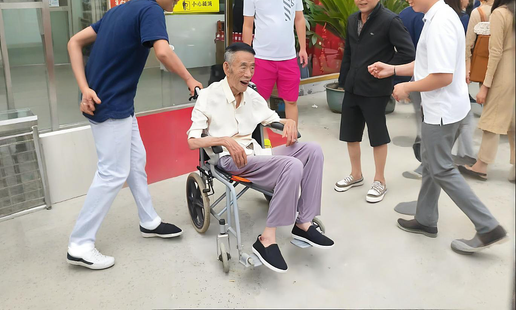 上午剪彩下午离世,94岁杨少华之死,我看见人性的黑洞(组图) - 1