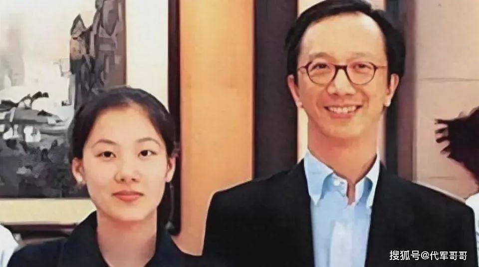 47岁伏明霞依然娇艳,73岁梁锦松开始衰老(组图) - 1
