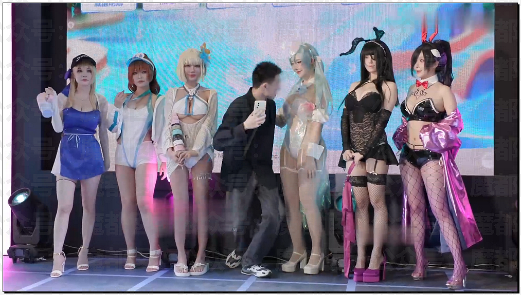 全网热议！韩国女Coser来华上演“碾压局”，绝美身材成全场焦点，随后便遭举报（视频/组图） - 33