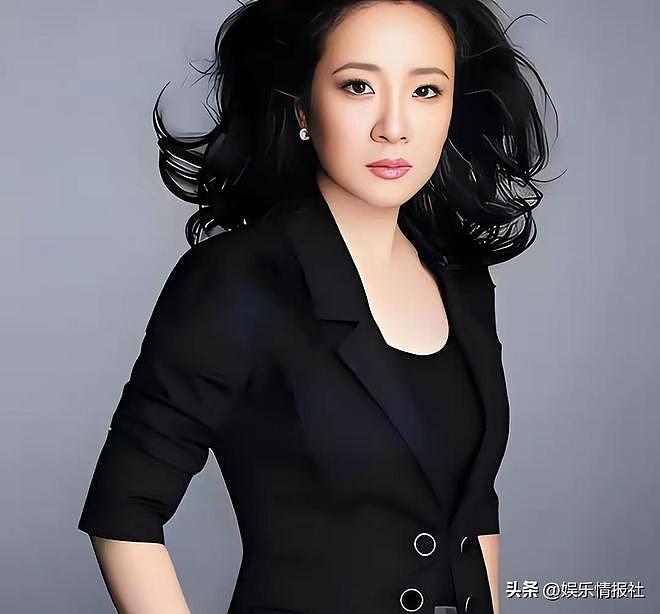 她是国家一级女演员，多次给坐轮椅丈夫戴绿帽，如今儿子也是演员（组图） - 13