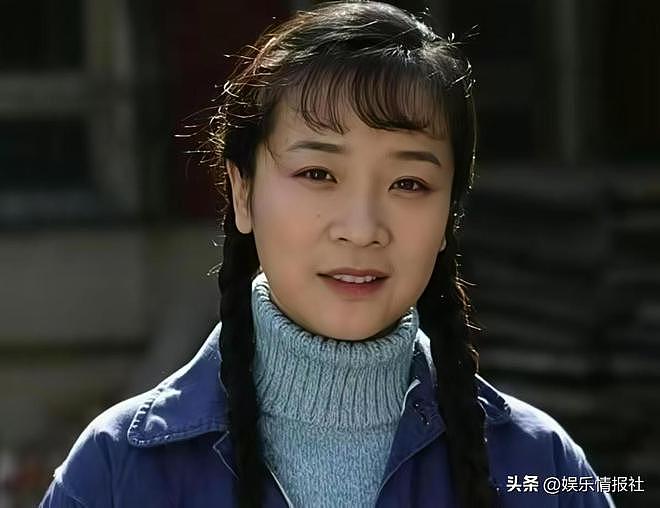 她是国家一级女演员，多次给坐轮椅丈夫戴绿帽，如今儿子也是演员（组图） - 20