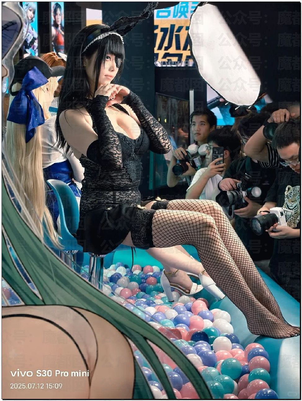全网热议！韩国女Coser来华上演“碾压局”，绝美身材成全场焦点，随后便遭举报（视频/组图） - 81