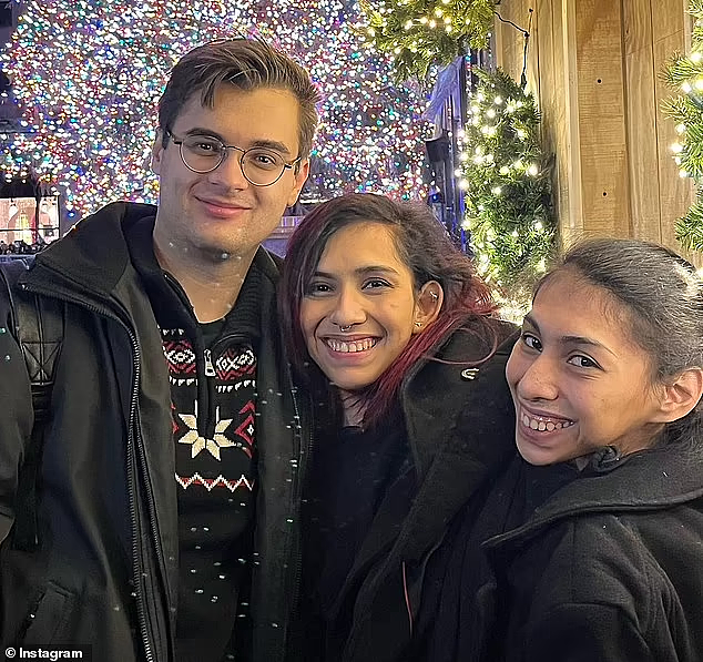 美25岁连体双胞胎嫁同一男人？姐姐和网友奔现结婚，妹妹却称单身主义没嫁人（组图） - 11
