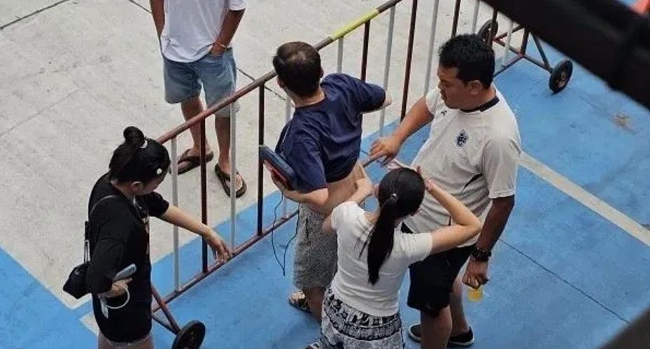 中国游客泰国当街遭4假警察持枪打劫,事后丢弃铁轨上,2同胞被捕(组图) - 6