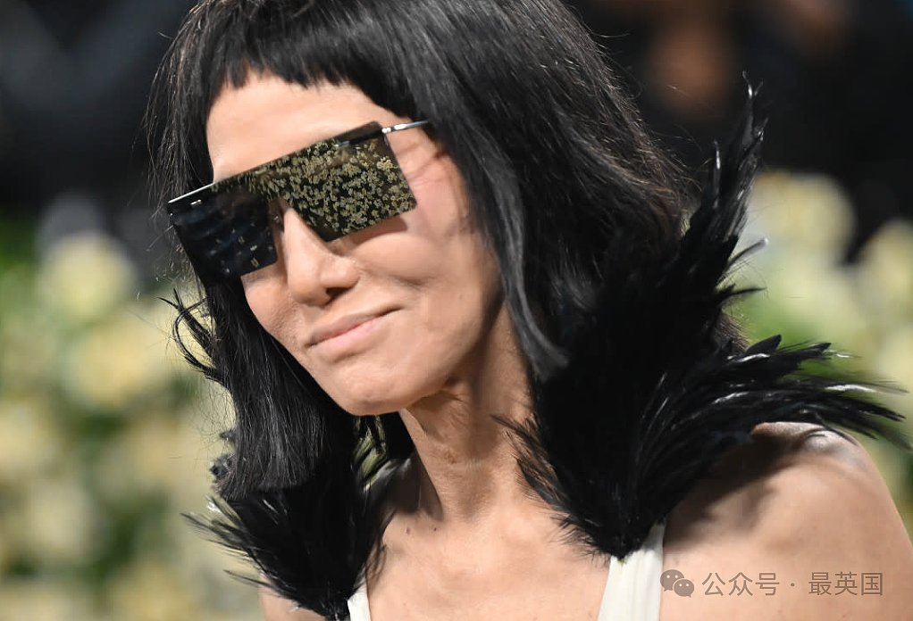 76岁王薇薇生日照曝光，再次吓懵网友！“别硬撑少女感了，快多吃点吧…”（组图） - 16