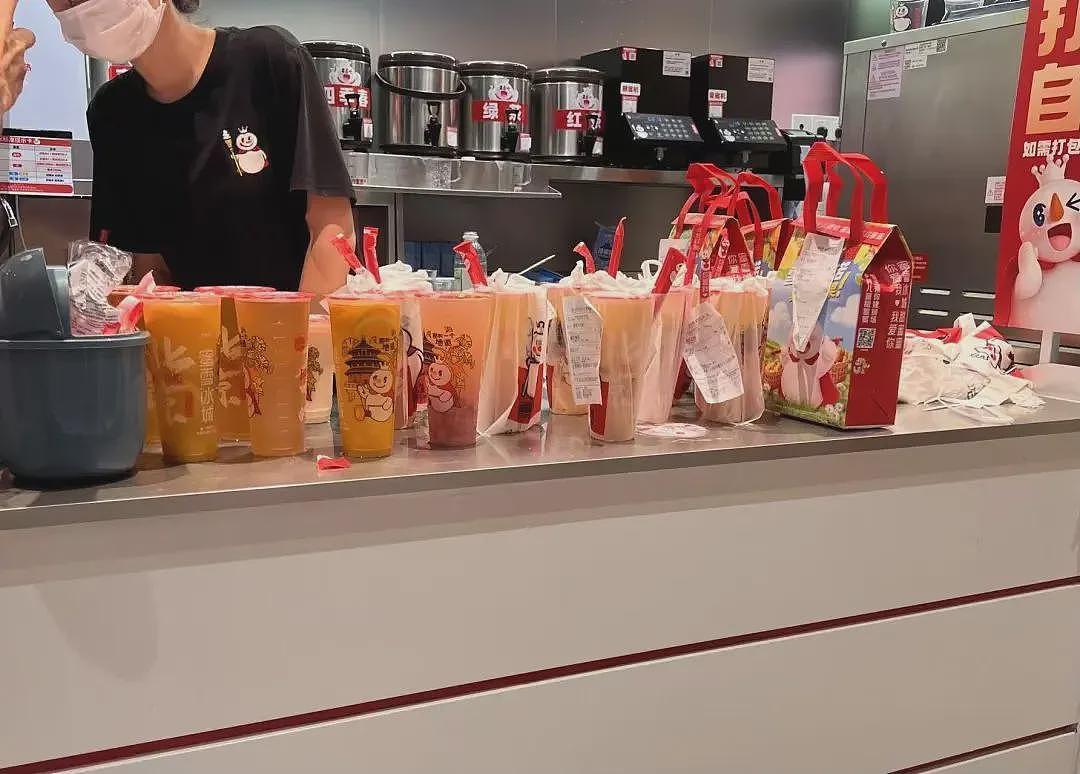 外卖大战周末继续,用户感慨“喝不完”(图) - 1