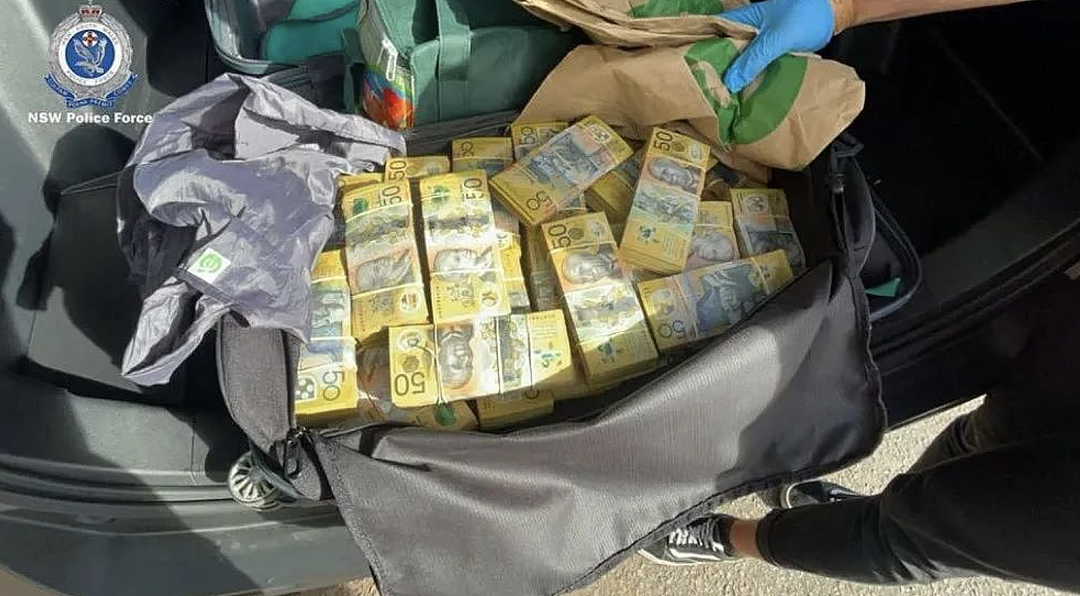 重磅！华人男子车内藏120万澳元现金，被澳洲警方当场拦截逮捕！（组图） - 2