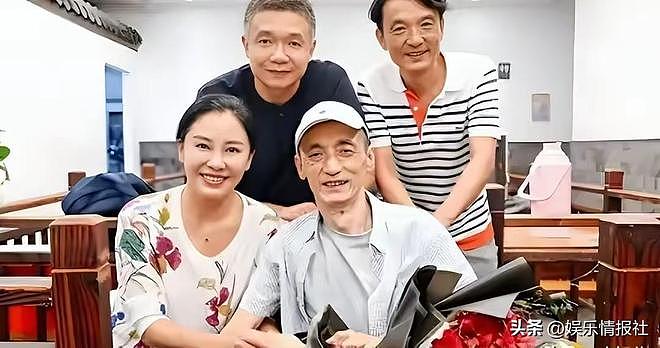 她是国家一级女演员，多次给坐轮椅丈夫戴绿帽，如今儿子也是演员（组图） - 8