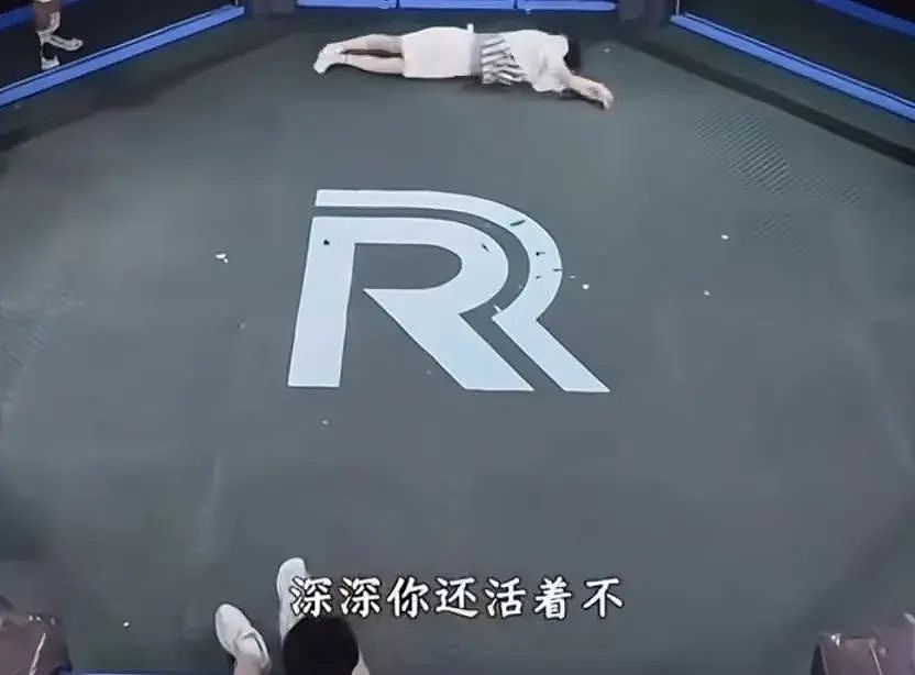 《奔跑吧》撕名牌又惹争议,周深被拖拽11秒耳朵发紫…(组图) - 15