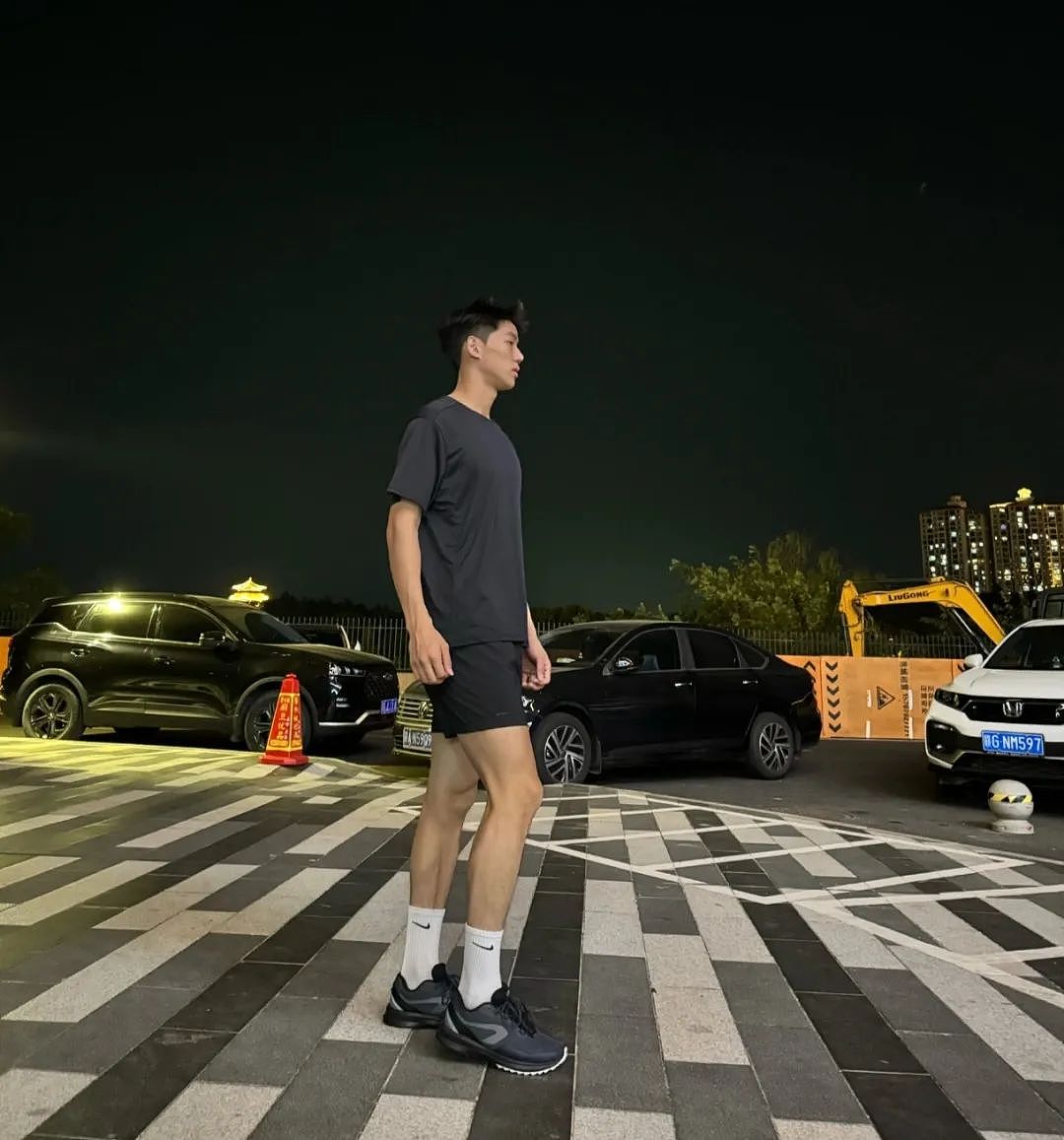 【帅哥】195山东黑皮体育生，八块腹肌超诱人，曾是篮球队队长，迷弟无数...（组图） - 8