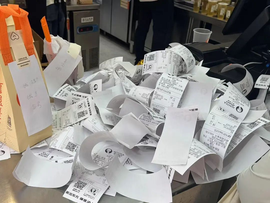 忙到闭店！多家知名品牌被“0元购“挤爆，上海也疯狂！这四个字冲上热搜第一（组图） - 16