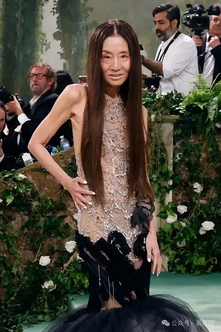 76岁王薇薇生日照曝光，再次吓懵网友！“别硬撑少女感了，快多吃点吧…”（组图） - 28