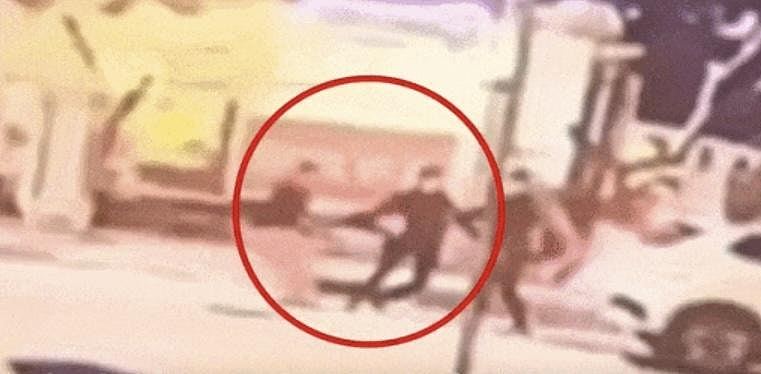 中国游客泰国当街遭4假警察持枪打劫,事后丢弃铁轨上,2同胞被捕(组图) - 1