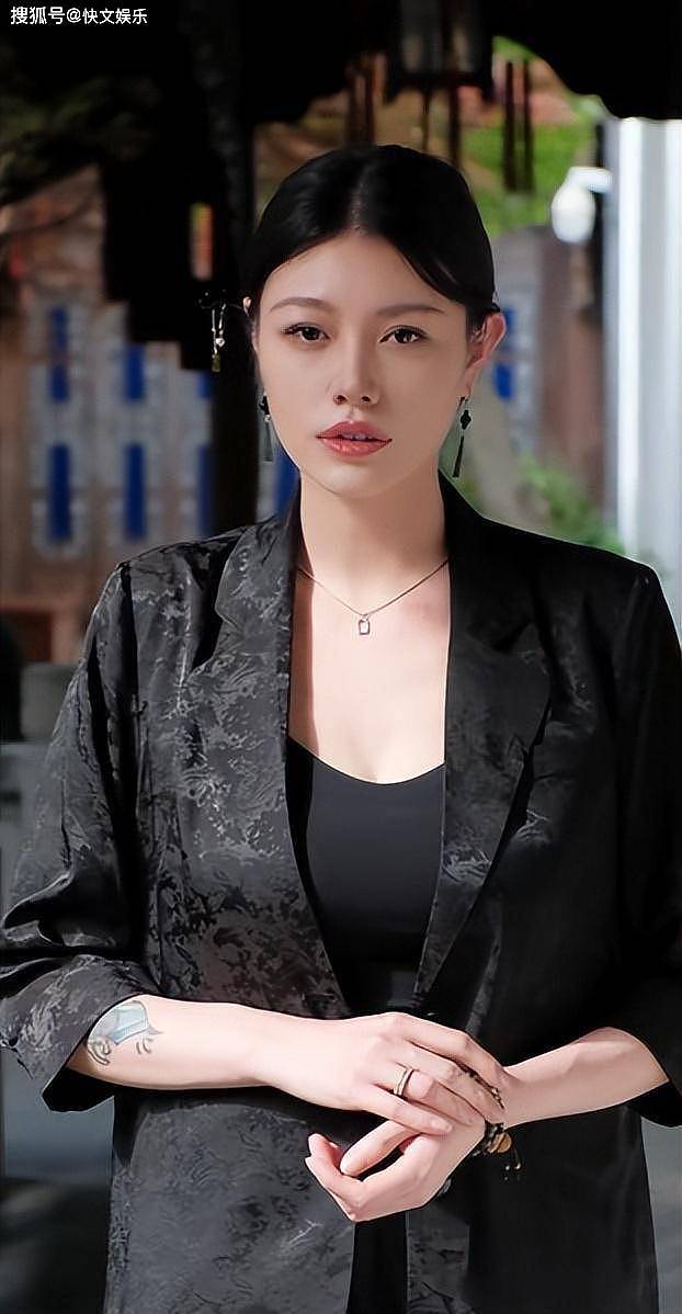 与汪峰离婚多年后,葛荟婕回应女儿小苹果不找她(组图) - 4