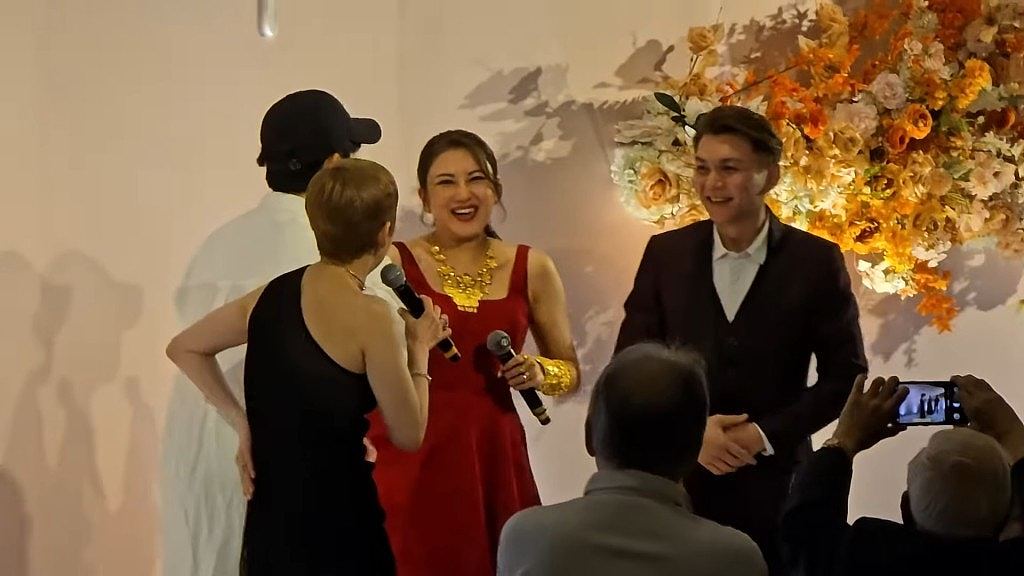 吴君如“嫁女”冬婶与吴君祥齐到贺，新娘子满身金器获Edan送情歌（组图） - 13