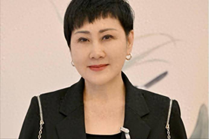 张凯丽：63岁仍是顶流，现在却被女儿丢尽脸面（组图） - 2