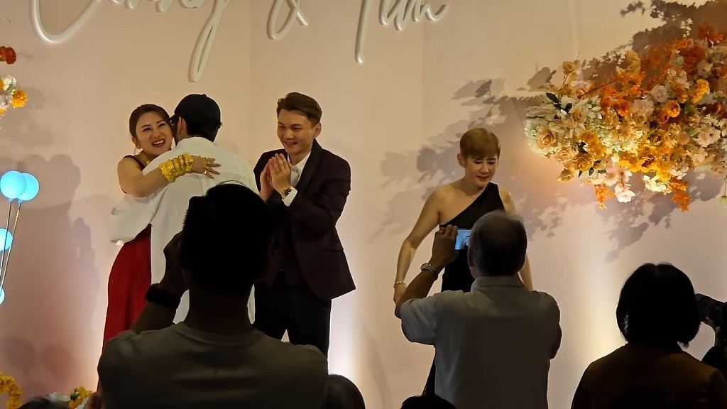 吴君如“嫁女”冬婶与吴君祥齐到贺，新娘子满身金器获Edan送情歌（组图） - 15