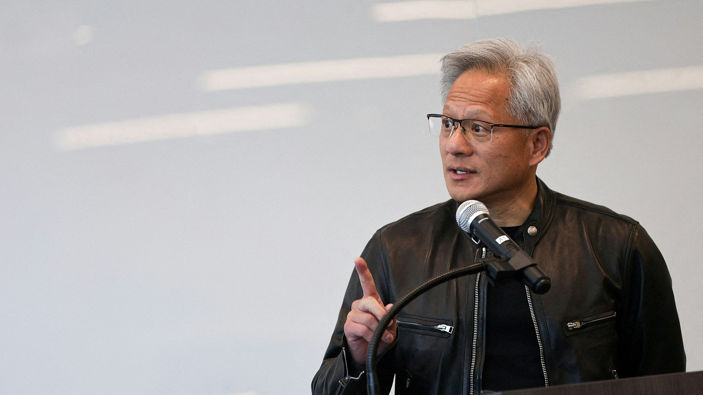 黄仁勋：美国推科技制造业再工业化完全正确，有助减少依赖他国（组图） - 2