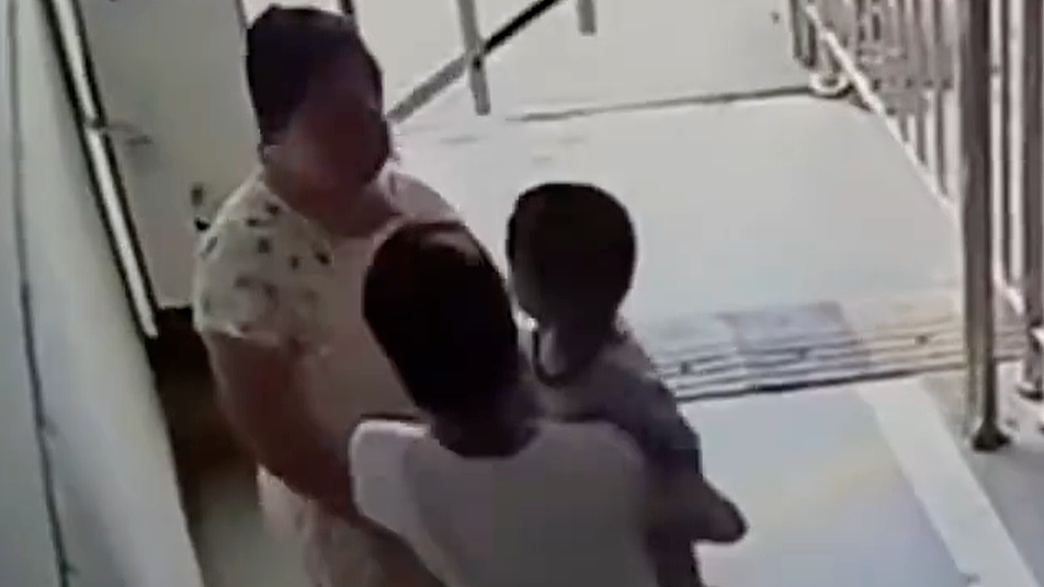 男童被强吻确诊水痘,律师称或涉故意伤害(图) - 1