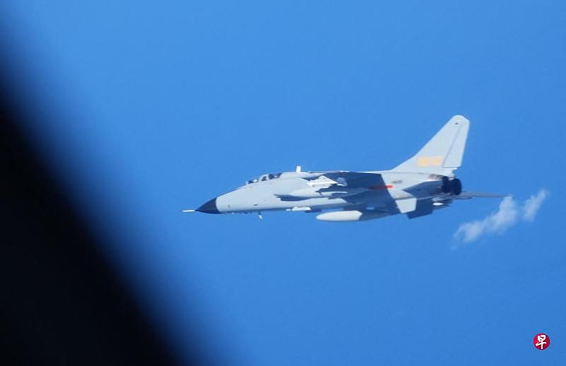 中国称日本侦察机进入中国防空识别区“侦察滋扰”（组图） - 1