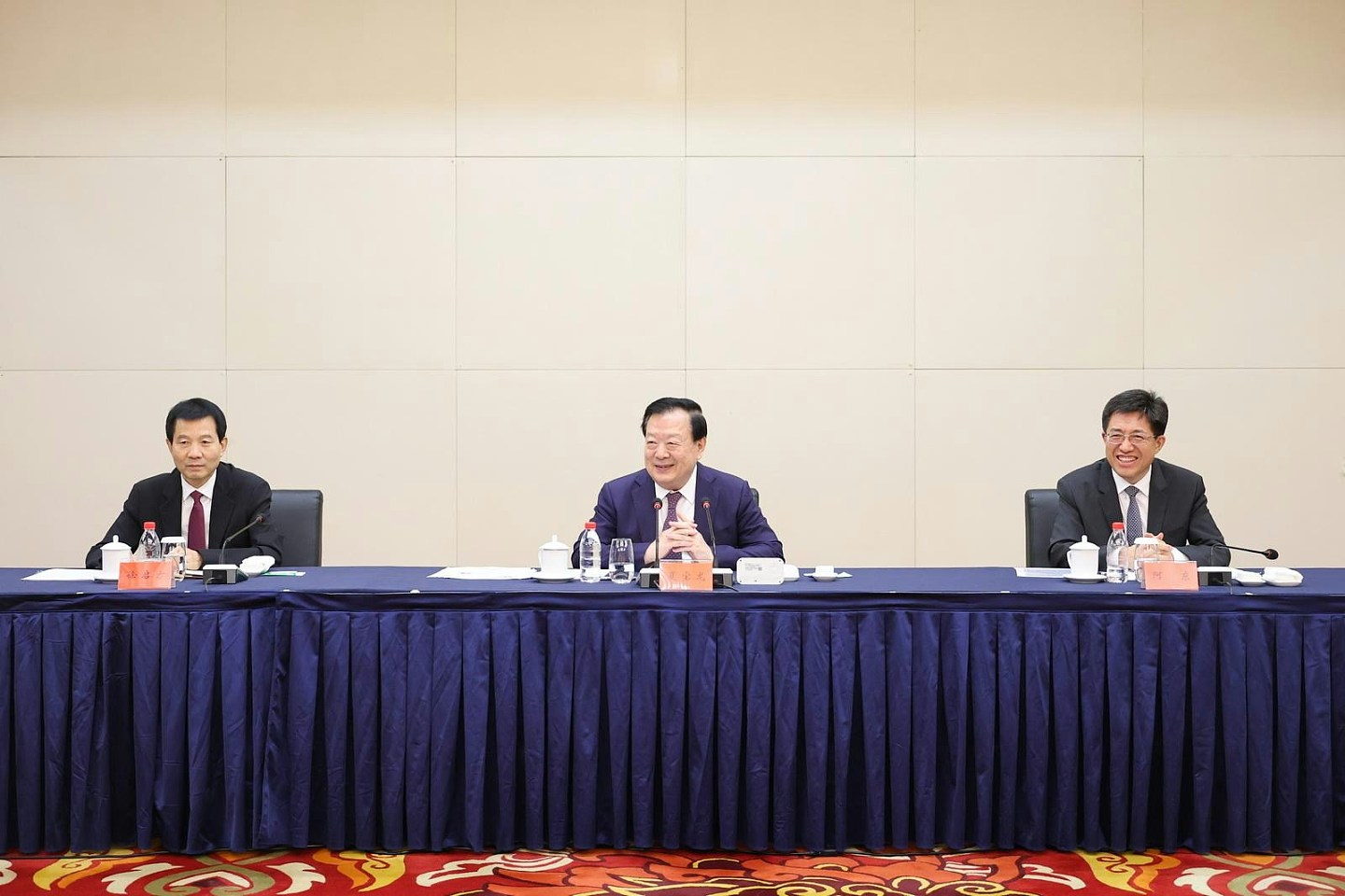 中国国务院宣布中组部原副部长徐启方接替周霁，任港澳办常务副主任（组图） - 3