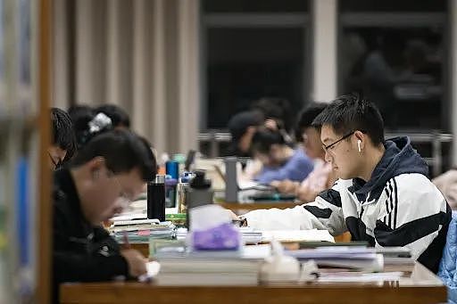 26年研究生报考季:卷疯的考研路,别忘了给自己留一条安心Plan B:澳洲硕士=名校+移民+高薪新通道(组图) - 2