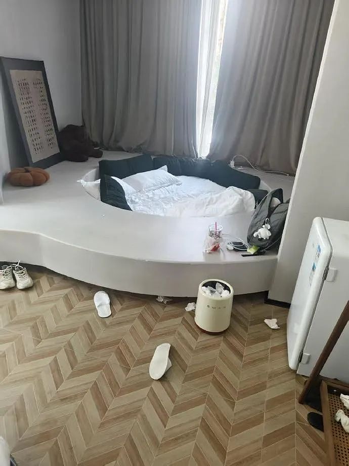 【爆笑】男朋友出差发来的酒店照片正常么？？网友傻眼：一个人用那么多纸巾？（组图） - 2