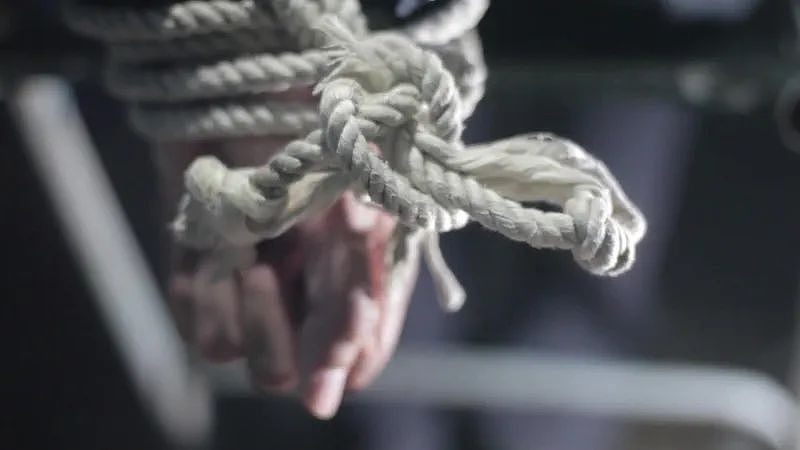 震惊!中国留学生伙同2名日本网友组队性侵女子,还持刀胁迫男友目睹全程...(组图) - 9