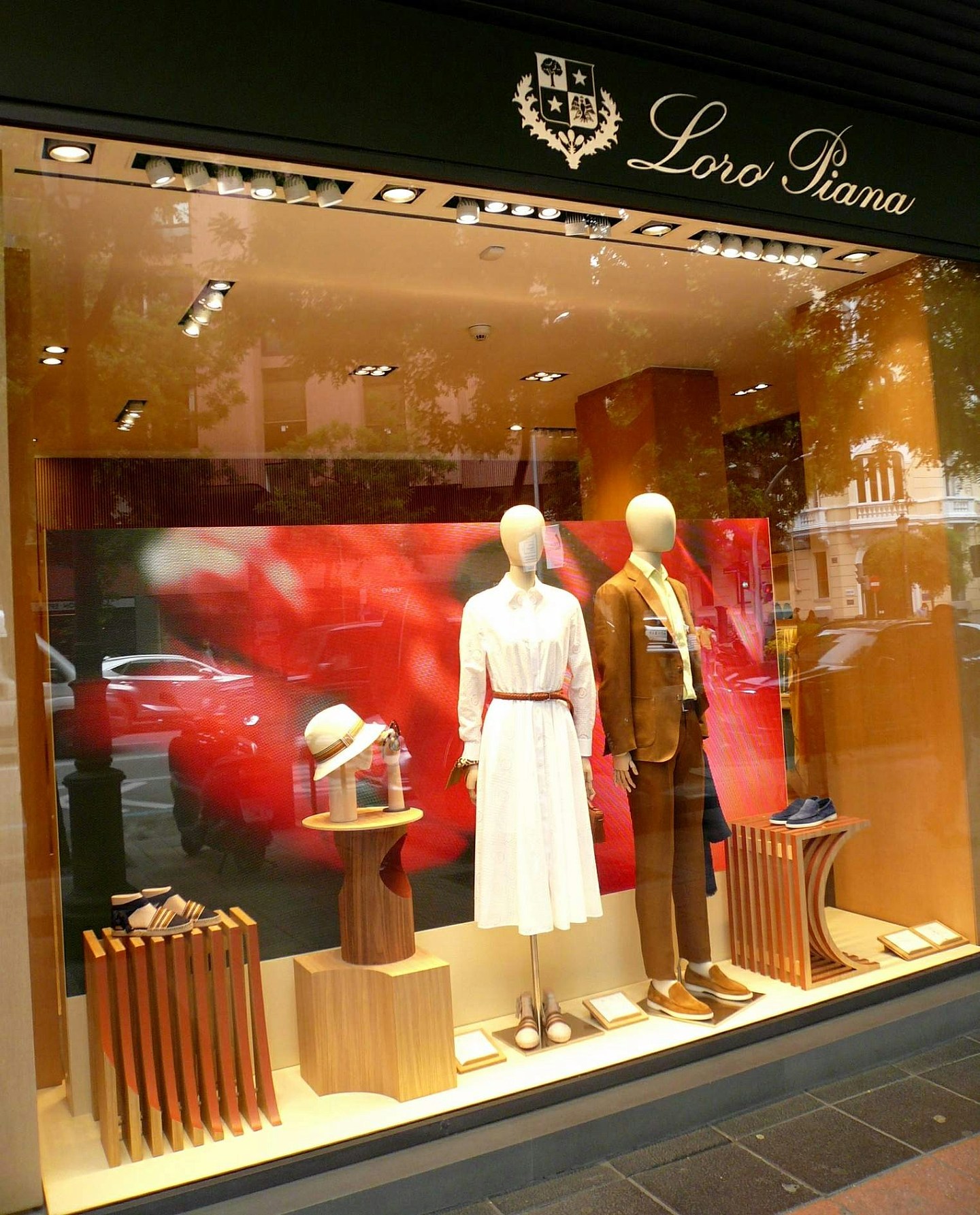 LVMH旗下Loro Piana遭米兰法院接管,涉外判华商剥削工人(组图) - 2