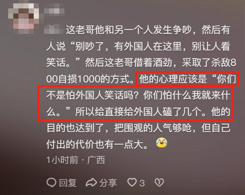 长春男子当街跪拜外国人,遭围堵怒骂!路人透露内情(组图) - 16