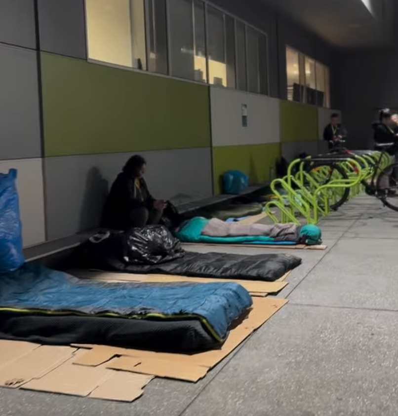 新西兰华人小哥在CBD睡大街，一晚收到$490！“奥克兰这个问题变严重了”（组图） - 2