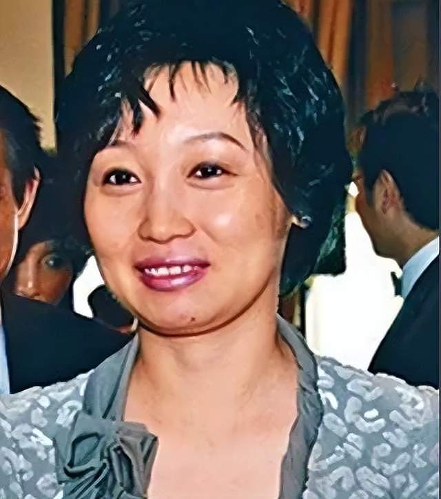 14岁独自留学，毕业3年就独掌一个集团，宗馥莉可不是“娇娇女”（组图） - 27