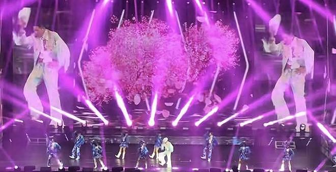 郭富城澳门演唱会火炸了！60 岁唱跳不停，刘嘉玲都来捧场！（组图） - 1