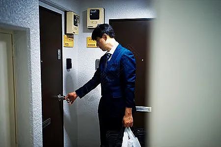 震惊!中国留学生伙同2名日本网友组队性侵女子,还持刀胁迫男友目睹全程...(组图) - 10