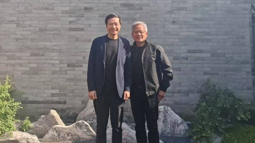 黄仁勋抵北京访问与雷军合照流出！35度大热天仍穿招牌黑皮褛（组图） - 1