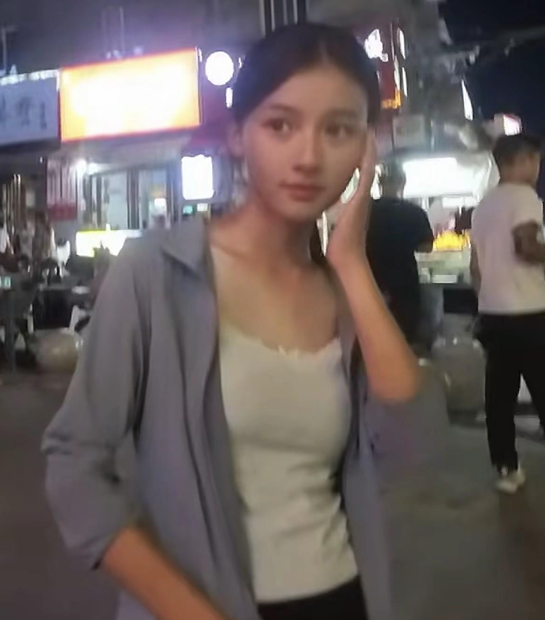 30秒街拍引爆全网！撞脸张柏芝周迅，南阳“神颜”少女惊动于正（组图） - 1