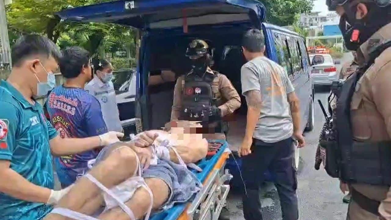 美国男全裸卡“曼谷下水道”画面曝！还咬伤女救护员（组图） - 2